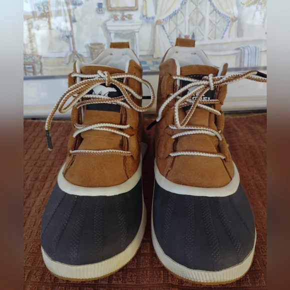 Sorel Brown and Black Winter Boots - Picture 4 of 16